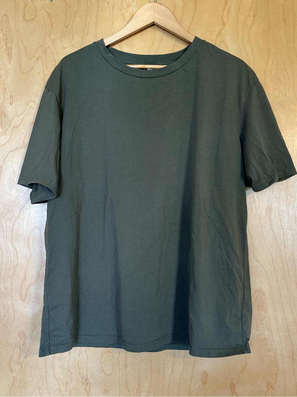 Woman’s Crew Neck T-Shirt in Olive Green